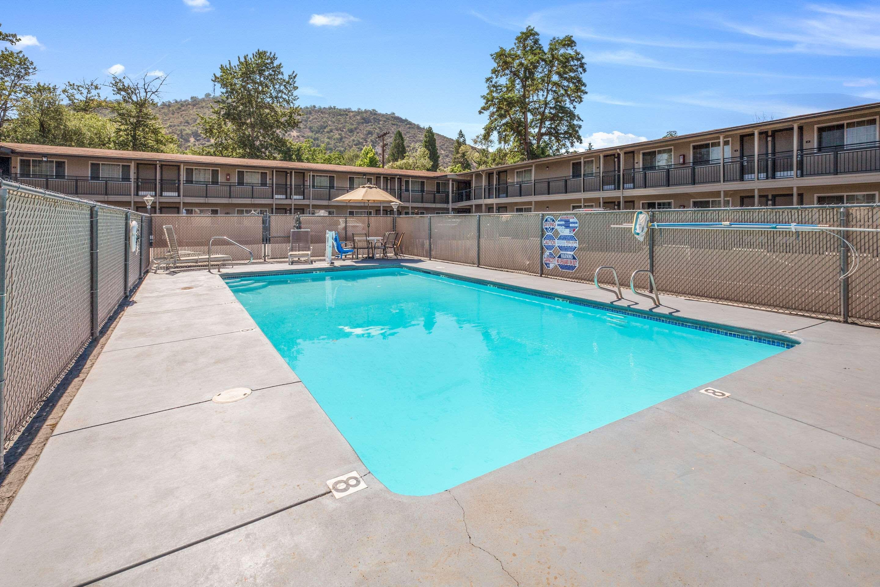 Econo & Hotel Yreka