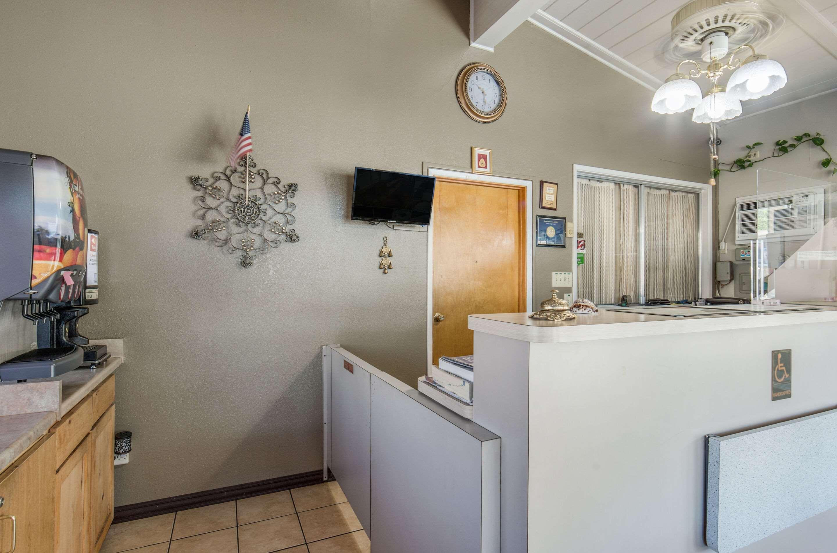 Hotel Econo & Yreka