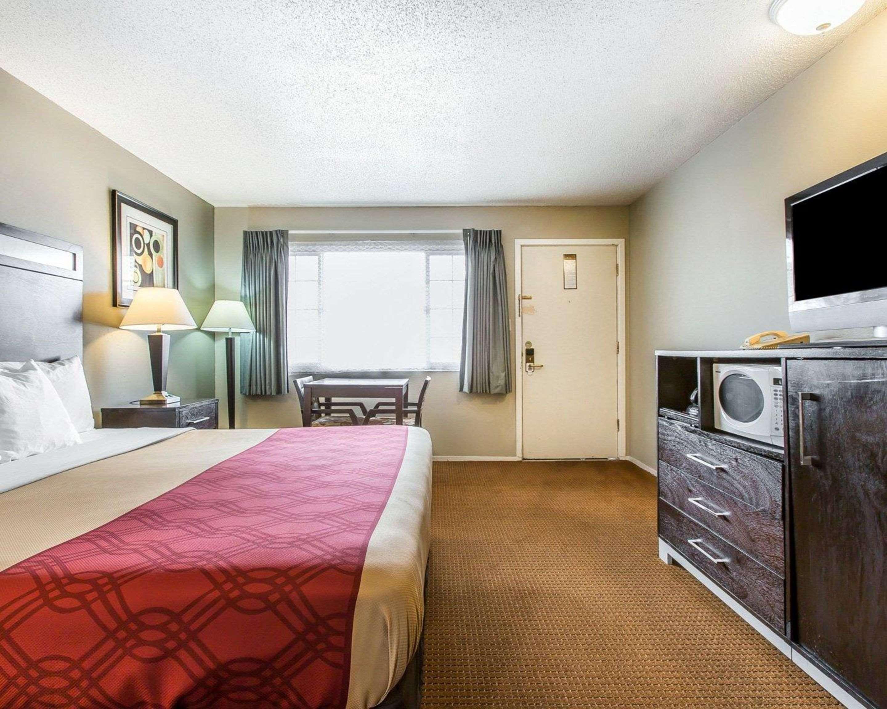 Hotel Econo & 2*