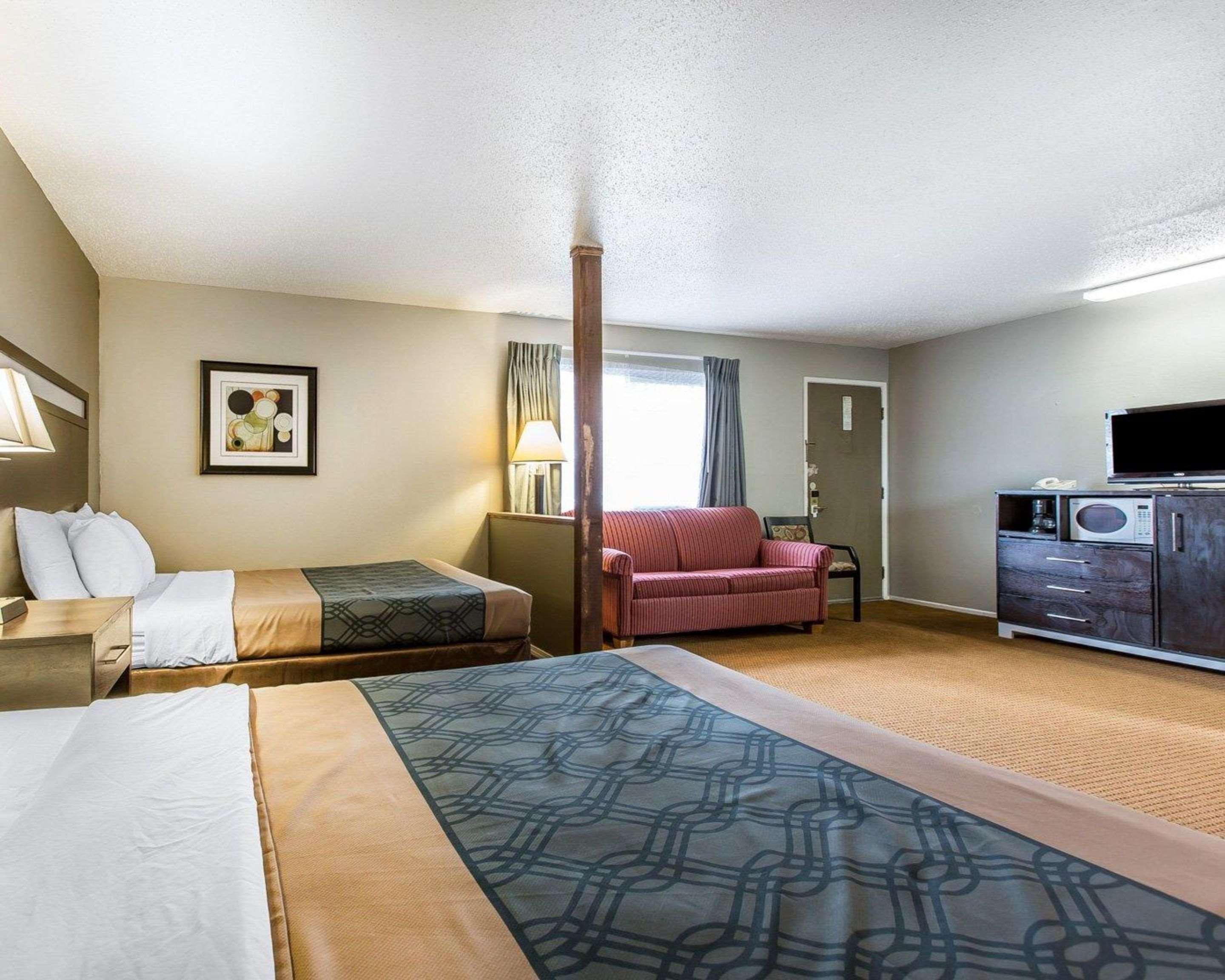 Hotel Econo &
