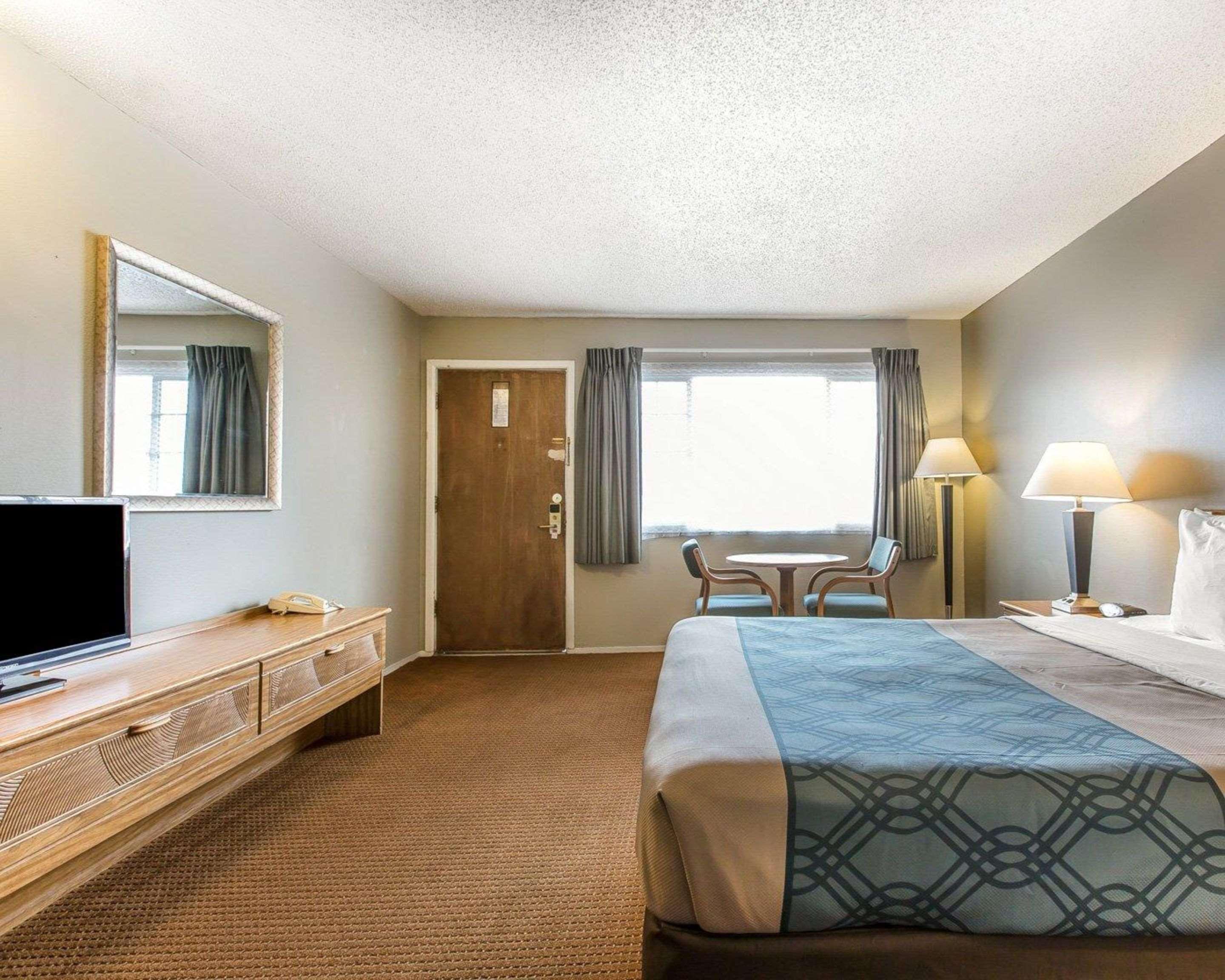 Hotel Econo & Yreka