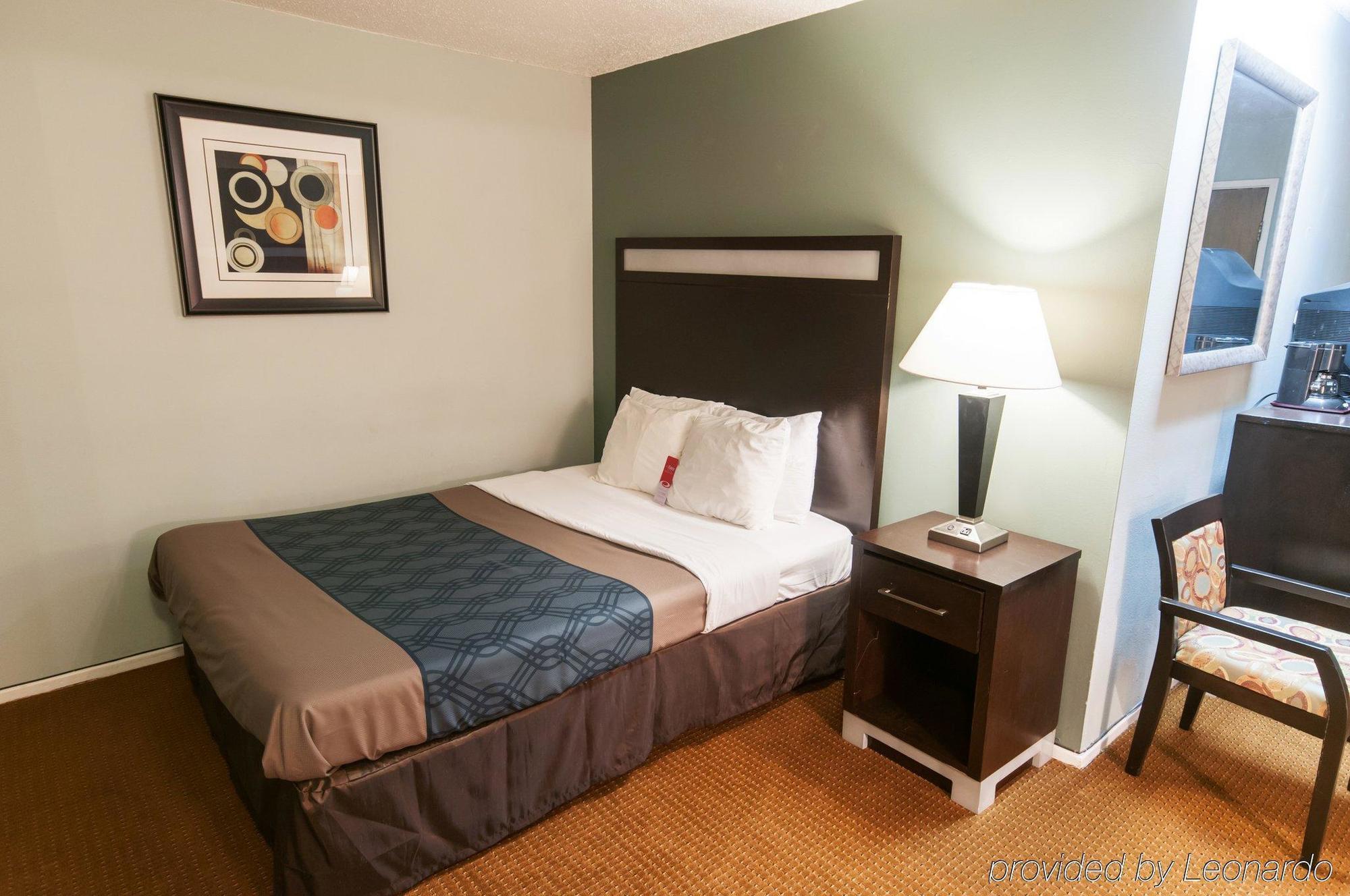 Econo & Hotel